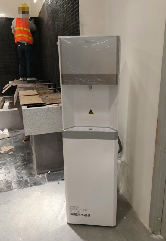 国内顶级户外攀岩连锁品牌香蕉攀岩（上海嘉里不夜城店 ）安装一台美的商用净水ZRO1100M