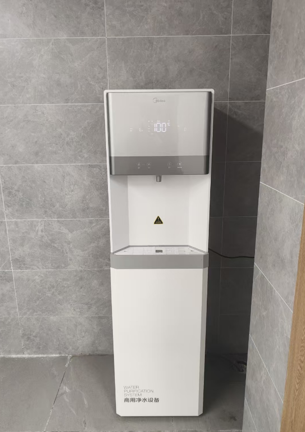 济南高新发展集团旗下物业公司公寓楼安装美的ZRO1100M-R租赁机